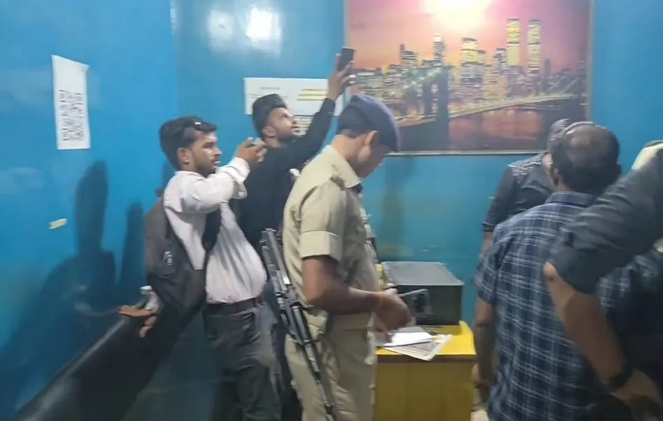 Fake certificate making gang busted, SDM raids
