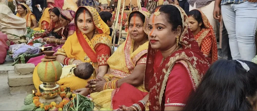  व्रती महिलाओं ने अस्तलगामी सूर्य को अर्घ्य देकर मांगी मुरादें