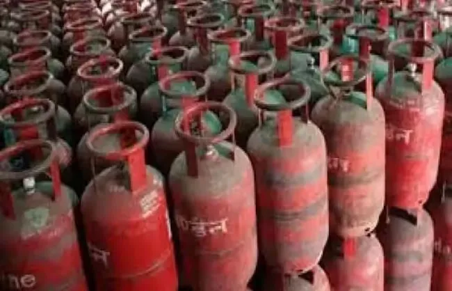 कमर्शियल गैस के मूल्य में 21 रुपये प्रति सिलेंडर का इजाफा
