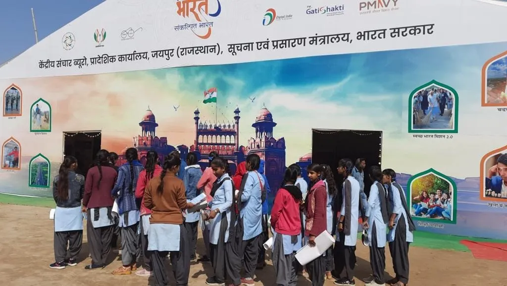 हर बच्चा भविष्य का पृष्ठ : लेकिन हम पन्ने भर रहे हैं या लिख रहे हैं?