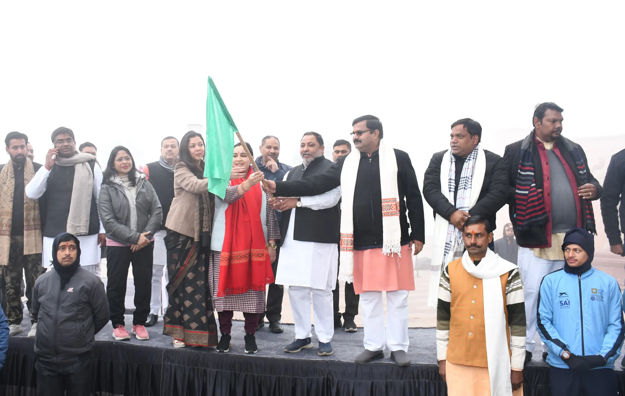 परिवहन मंत्री ने हॉफ मैराथन को दिखायी हरी झंडी