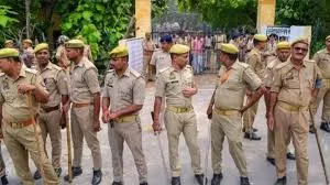 पुलिस का धरपकड़ अभियान  में 5 घंटों में 51 अभियुक्त गिरफ्तार 