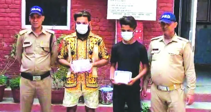 17700 रुपये के नकली नोटों के साथ यूपी और हरियाणा के दो युवक गिरफ्तार