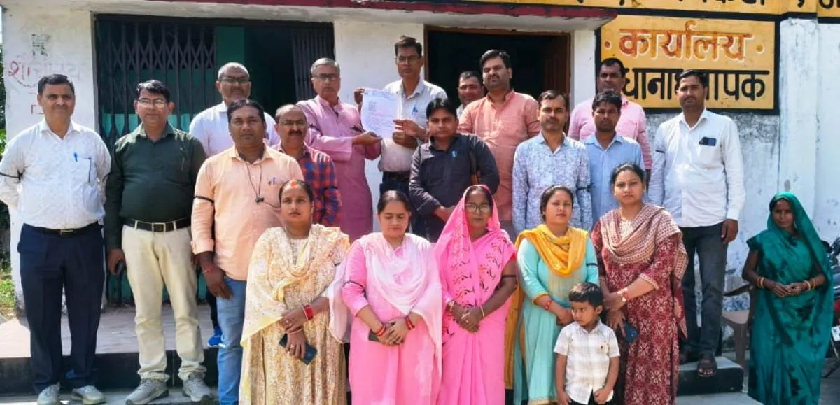 टेट की अनिवार्यता को लेकर शिक्षको का हस्ताक्षर अभियान जारी
