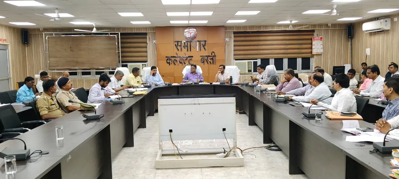 योजनाओं में लापरवाही बर्दाश्त नही - डीएम 