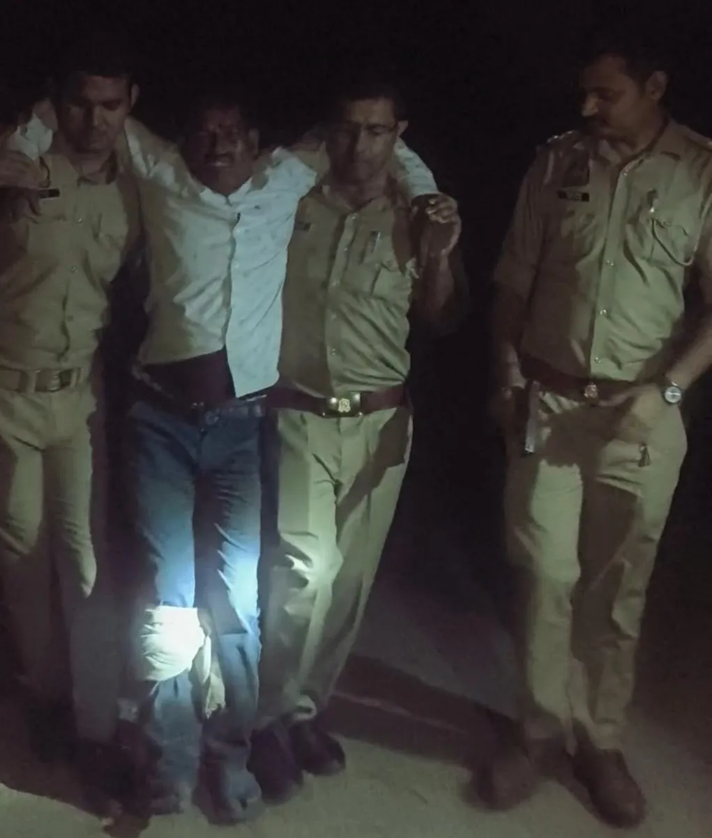  पुलिस मुठभेड़ में छिनैती का आरोपी गिरफ्तार, पैर में गोली लगने से घायल