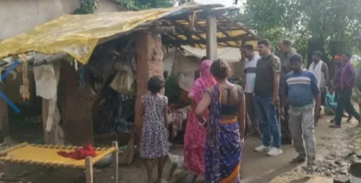भतीजे ने टांगी से काटकर की ताऊ की हत्या, आरोपित फरार