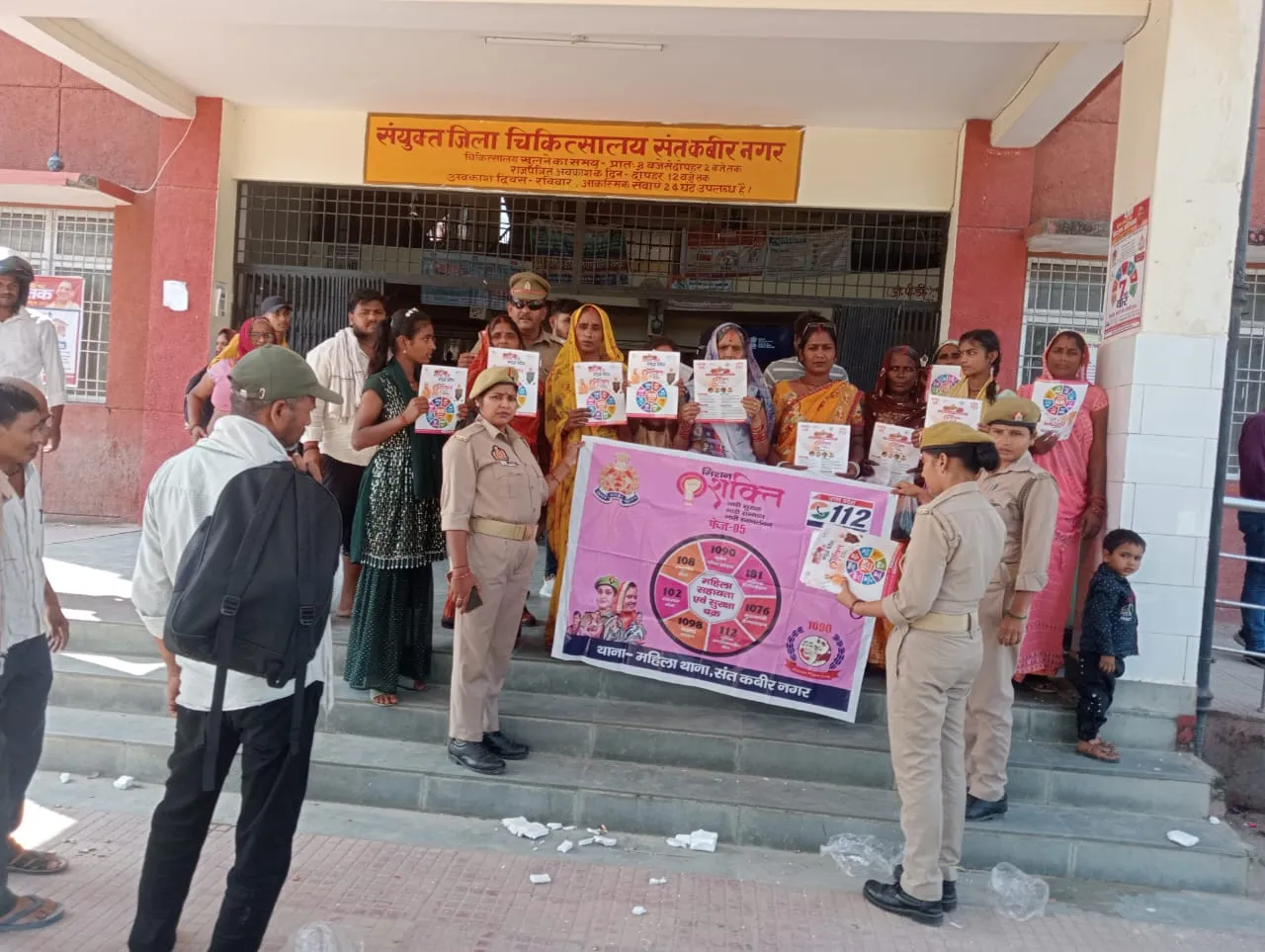 एन्टी रोमियो स्क्वॉड द्वारा चलाया गया बालिका सुरक्षा अभियान