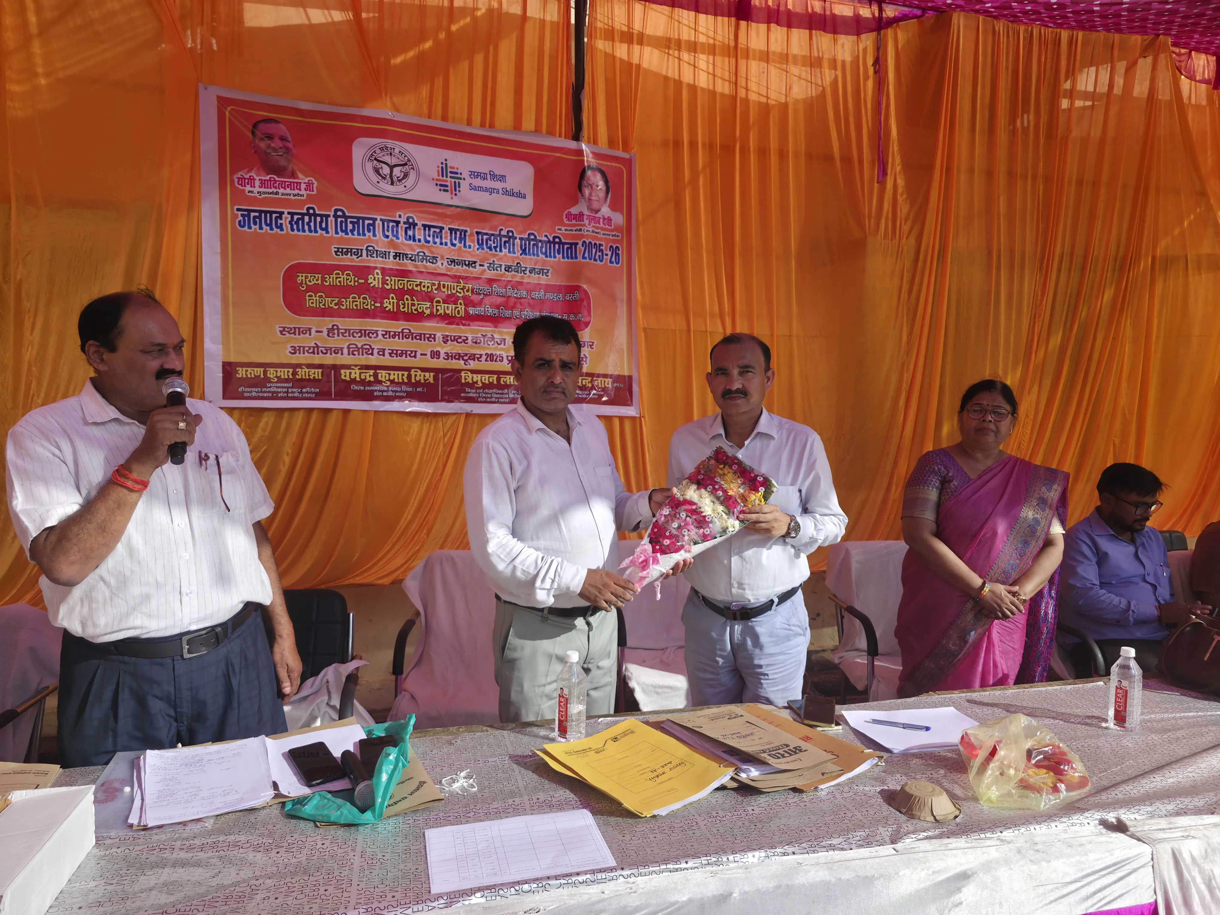 बाल विवाह को ना, शिक्षा को हां* विषय पर चाइल्ड हेल्पलाइन खलीलाबाद में चर्चा की गई ।