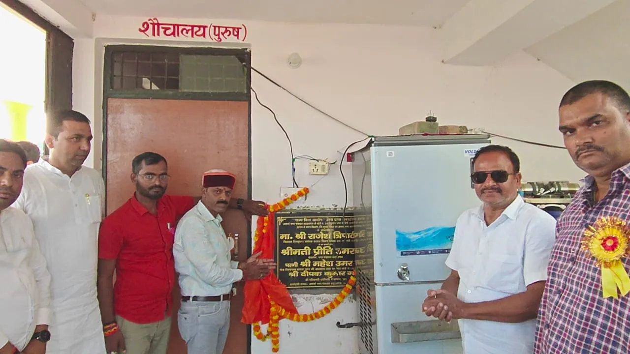  खिलाड़ियों की सुविधा के लिये स्टेडियम में लगा वाटरकुलर 