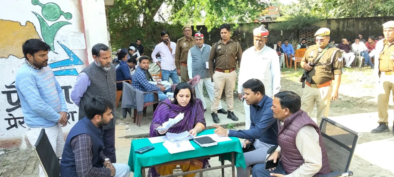 डीएम ने किया एसआईआर से संबंधित प्रगति रिपोर्ट का निरीक्षण,दिए निर्देश 