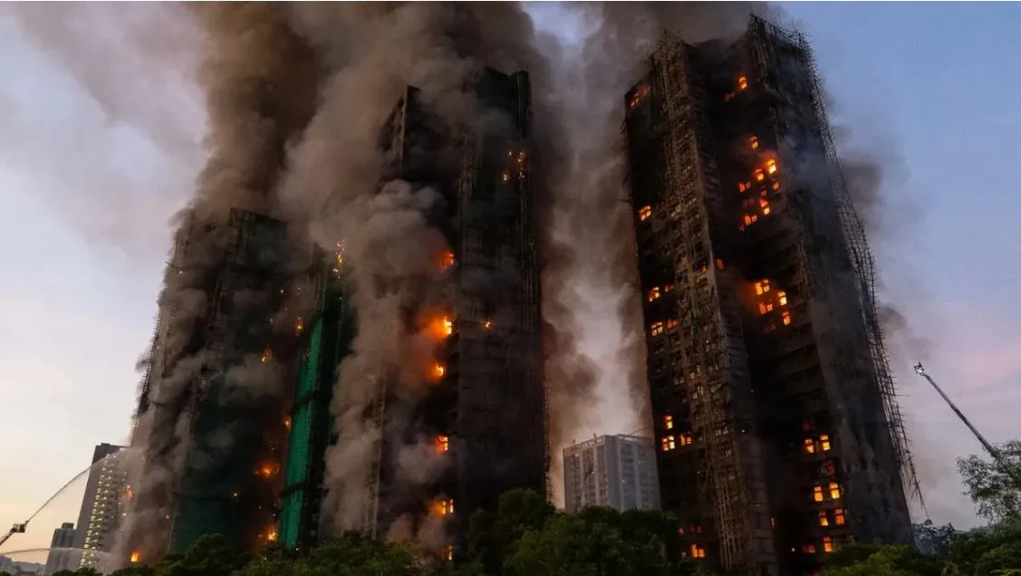 हांगकांग के बहुमंजिला इमारत में भीषण आग, 36 लोगों की मौत और 279 लापता