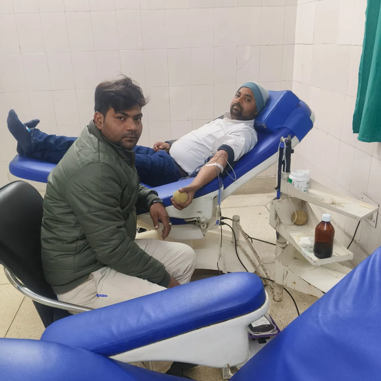 युवक ने 14 वीं बार रक्तदान देकर बचाई जान