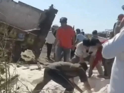 डीडवाना-कुचामन: नमक से भरी ट्रैक्टर-ट्रॉली पलटने से बाइक सवार दो दोस्तों की मौत