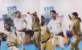 टूट जाई राजाजी पलंग...' पर ठुमके लगातीं दिखीं थाना प्रभारी