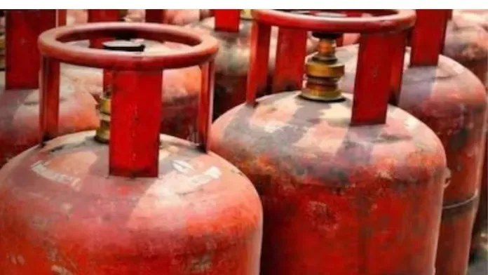 रेवाड़ी में गैस सिलेंडर से भरी एजेंसी की गाड़ी से चोरी, 6 सिलेंडर गायब