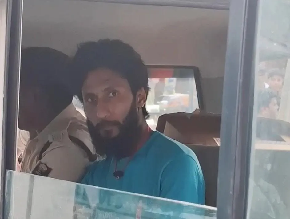 निर्मली में फोटो स्टूडियो पर पुलिस की छापेमारी, फर्जी दस्तावेज बनाने के आरोप में गिरफ्तार