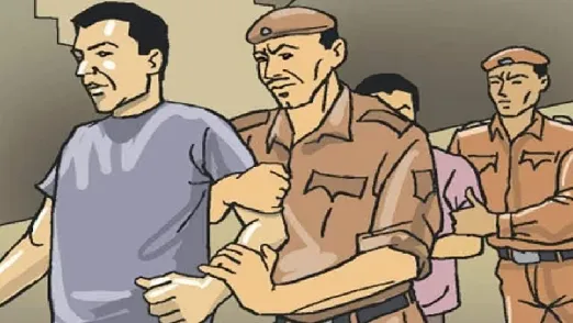 आरएसएस पदाधिकारी के भतीजे को पुलिस ने उठाया,मोबाईल छीनकर की पिटाई