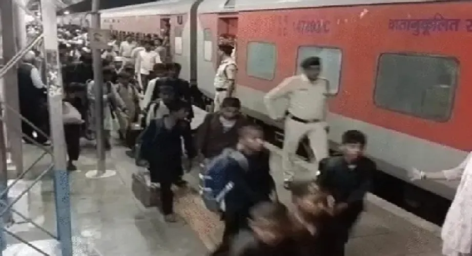  पटना-पुणे एक्सप्रेस से मुस्लिम बच्चों की तस्करी मामले में आठ तस्कर गिरफ्तार