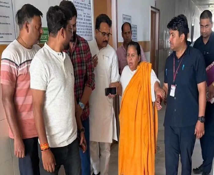 वृंदावन से लौटते समय अचानक उमा भारती की तबीयत बिगड़ी, जेवर के अस्पताल में भर्ती