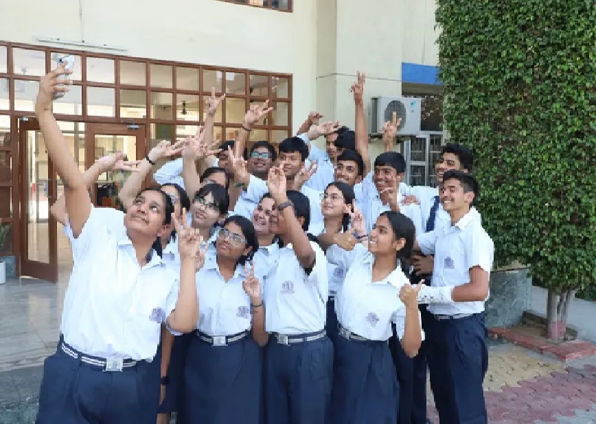CBSE 10वीं रिजल्ट में 93.70% छात्र सफल, लड़कियां फिर आगे