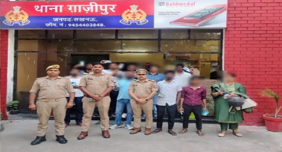 गाजीपुर पुलिस की शानदार पहल: 10 खोए मोबाइल बरामद, मालिकों को लौटाए, ₹1.90 लाख की रिकवरी