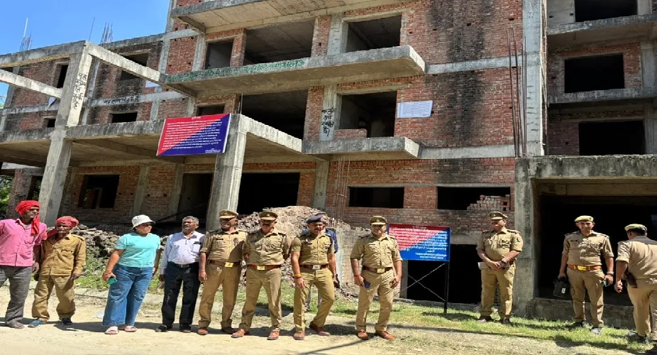 मोहानलालगंज में गैंगस्टर एक्ट की बड़ी कार्रवाई: 5.78 करोड़ की संपत्ति कुर्क, रियल एस्टेट ठग गिरोह पर शिकंजा