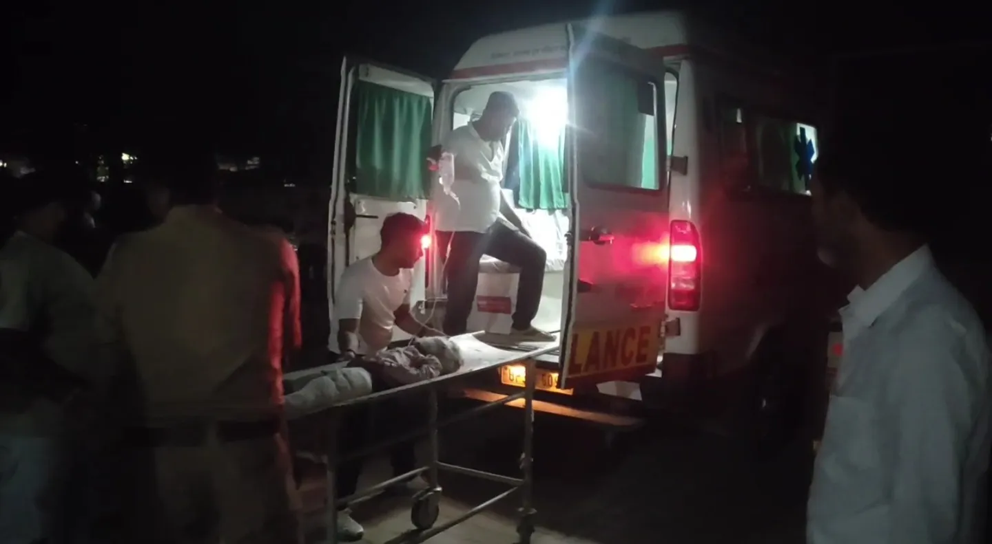 ट्रेन की चपेट में आने से मां-बेटी की मौत, बेटा गंभीर रूप से घायल