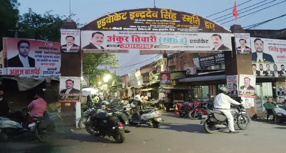 अवस्थी लॉन में अधिवक्ताओं के कार्यक्रम में बवाल, गाड़ियों में तोड़फोड़ के बाद 2 हिरासत में