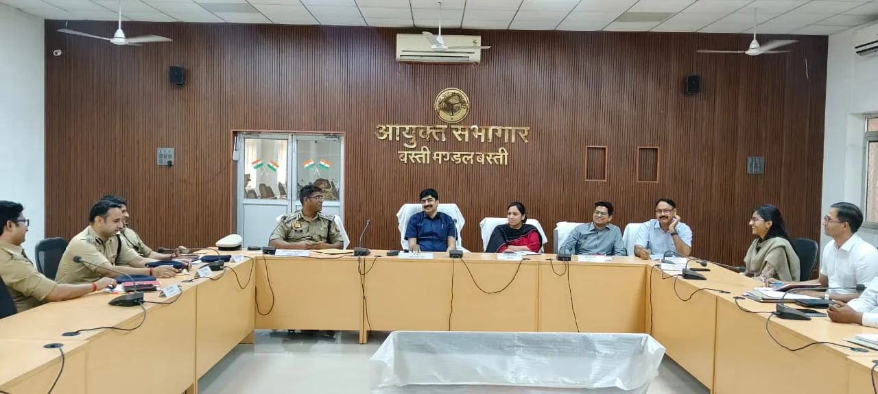 मण्डलायुक्त ने राजस्व वसूली एवं कर करेत्तर की मासिक समीक्षा बैठक में दिए आवश्यक निर्देश 