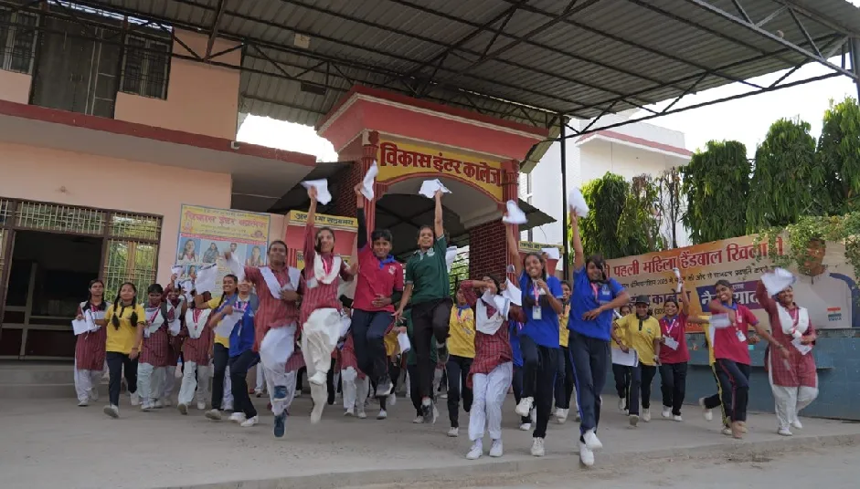 यूपी बोर्ड हाईस्कूल परीक्षा में राजकीय क्वींस कालेज के सूर्यदीप प्रजापति वाराणसी टॉपर