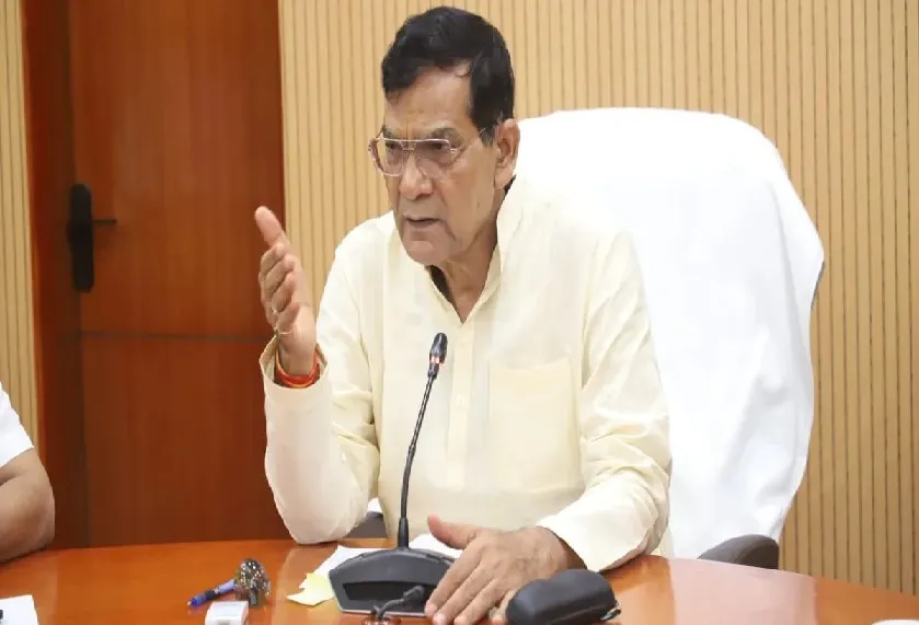 वाराणसी में बिजली व्यवस्था सुधार पर सख्त योगी सरकार, ऊर्जा मंत्री ने दिए कड़े निर्देश