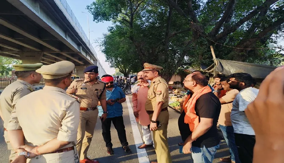 लखनऊ में जाम से राहत की पहल: कानपुर रोड से हटाई गई लेबर मंडी, सैनिक तिराहे पर किया गया स्थानांतरण