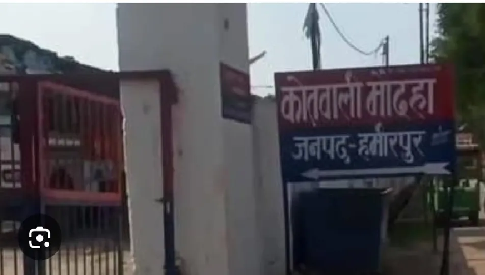 हाईवे पर वाहन की टक्कर से बाइक सवार अधेड़ की मौत,चार घायल