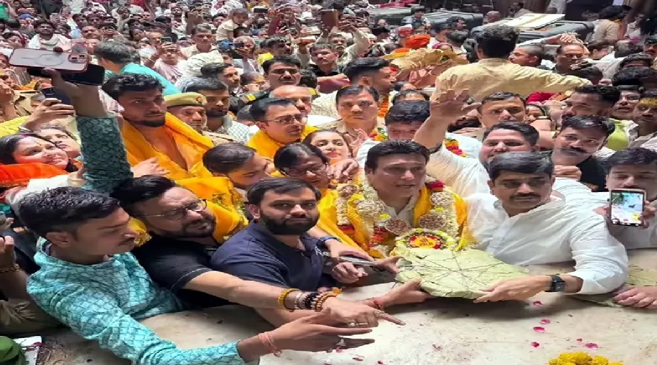 अभिनेता गोविन्दा ने लिया बांकेबिहारी जी का आशीर्वाद