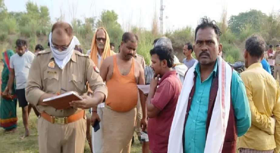  मीरजापुर: कर्णावती नदी में युवक का शव मिलने से सनसनी, हत्या की आशंका