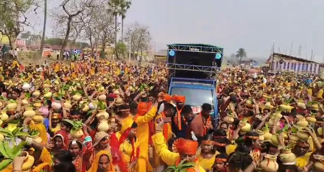 श्री लक्ष्मी नारायण महायज्ञ और श्रीमद्भागवत कथा की धूम, भव्य कलश यात्रा में उमड़ा जनसैलाब