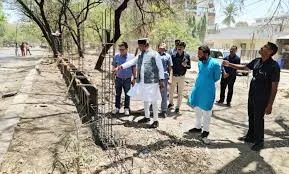 भोपाल: घटिया निर्माण पर बिफरे मंत्री विश्वास सारंग, इंजीनियर को लगाई फटकार