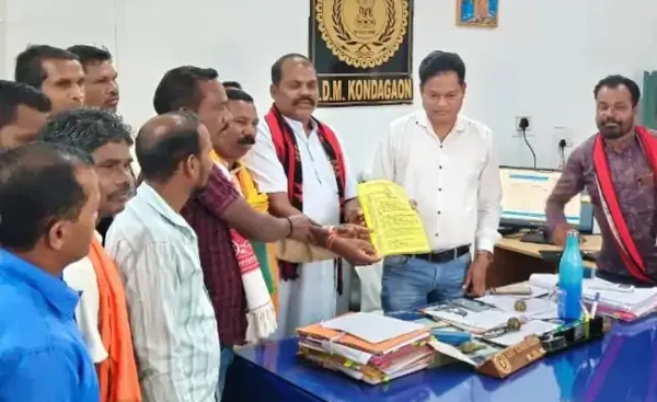  आदिवासी समाज ने विकास को लेकर केंद्र और राज्य सरकार को ज्ञापन सौंपा है 