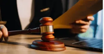 नियमितिकरण के संबंध में छह सप्ताह के भीतर प्रत्यावेदन को निस्तारित करने के निर्देश