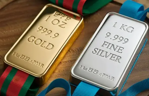 सर्राफा बाजार में महंगा हुआ सोना, चांदी के भाव में मामूली गिरावट