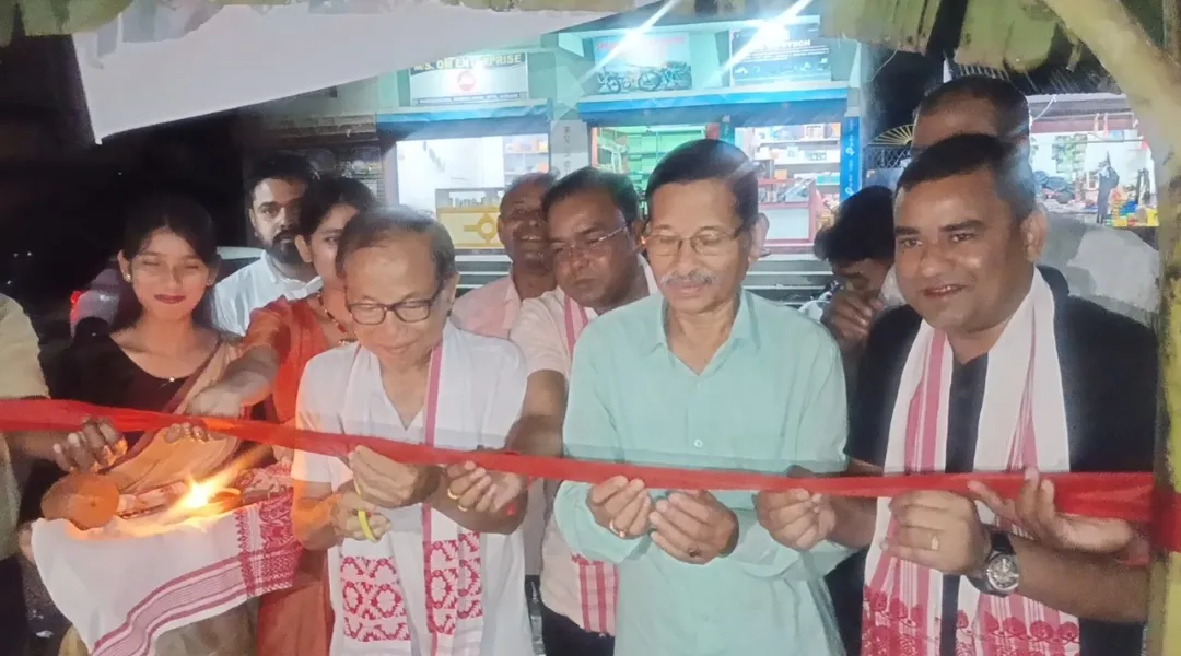 असम फकीराग्राम में 58वें आंचलिक रंगाली बिहू के अस्थायी कार्यालय का उद्घाटन