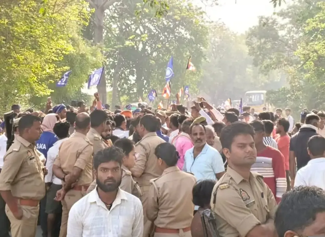 अंबेडकर प्रतिमा खंडित होने से बवाल, ग्रामीणों में आक्रोश, पुलिस जांच में जुटी