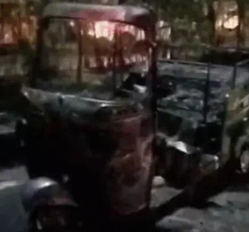 गुरुग्राम: चलते सीएनजी ऑटो में लगी भीषण आग, चालक की ज़िंदा जलकर मौत