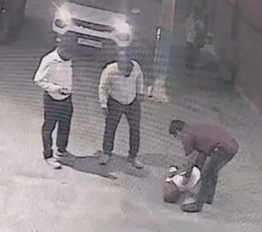 कानपुर सेंट्रल स्टेशन के प्लेटफॉर्म-1 पर गिरे टीटीई को सीपीआर देकर बचाई जान