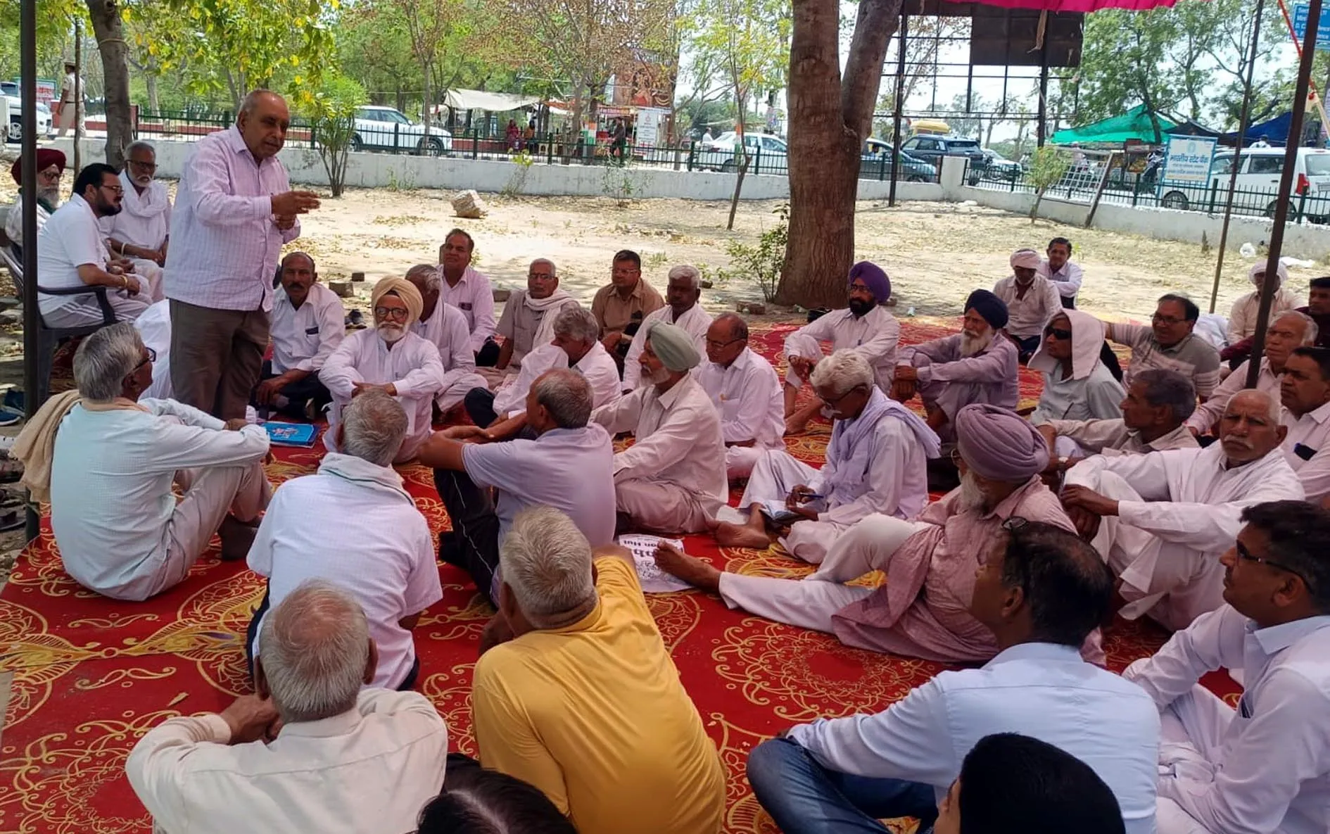  फतहाबाद में पेंशनर्स का प्रदर्शन, डीसी के माध्यम से प्रधानमंत्री को भेजा 12 सूत्रीय मांग पत्र