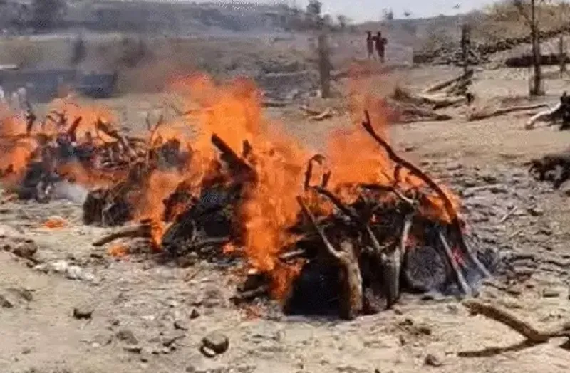  धार हादसाः तीन गांवों में हुआ 16 लोगों का अंतिम संस्कार, आर्थिक सहायता का ऐलान