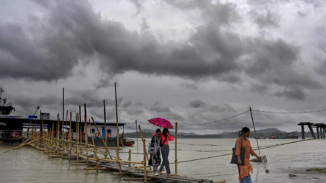 आंधी-बारिश का पूर्वानुमान से भीषण गर्मी के बीच पश्चिम बंगाल में राहत