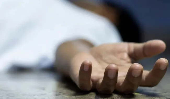  उज्जैन : अज्ञात कारणों के चलते युवक ने जहरीला पदार्थ खाकर की आत्महत्या