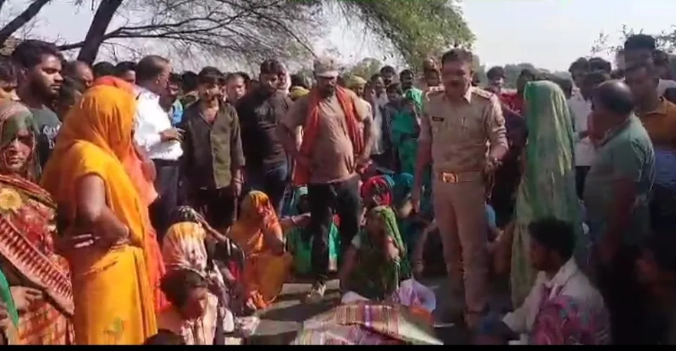 आपसी विवाद में युवक की पिटाई कर नहर में फेंका शव, परिजनों ने लगाया जाम